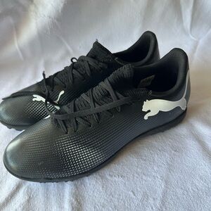 Puma Men's Black and White Indoor Soccer Cleats, Indoor Trainer - Size 8.5